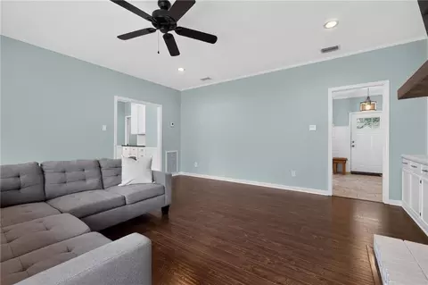 Living - 2932 Squire Ln, Mobile, AL 36695 photo 3 of 4