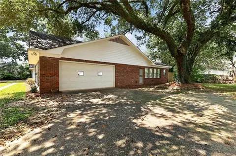 Exterior - 2932 Squire Ln, Mobile, AL 36695 photo 2 of 6