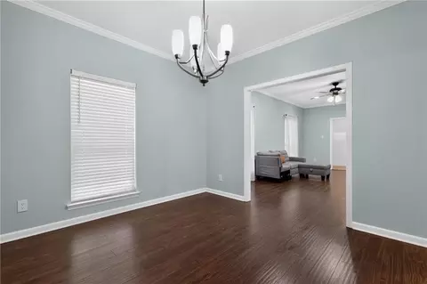 Living - 2932 Squire Ln, Mobile, AL 36695 photo 2 of 4