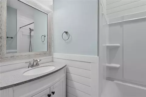 Bath - 2932 Squire Ln, Mobile, AL 36695 photo 7 of 7