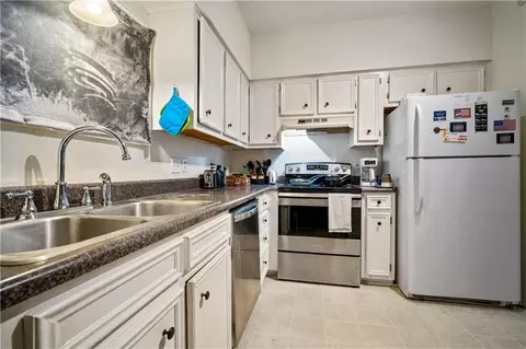 Kitchen - 251 Park Ter, Mobile, AL 36604 photo 1 of 3
