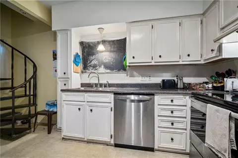 Kitchen - 251 Park Ter, Mobile, AL 36604 photo 2 of 3