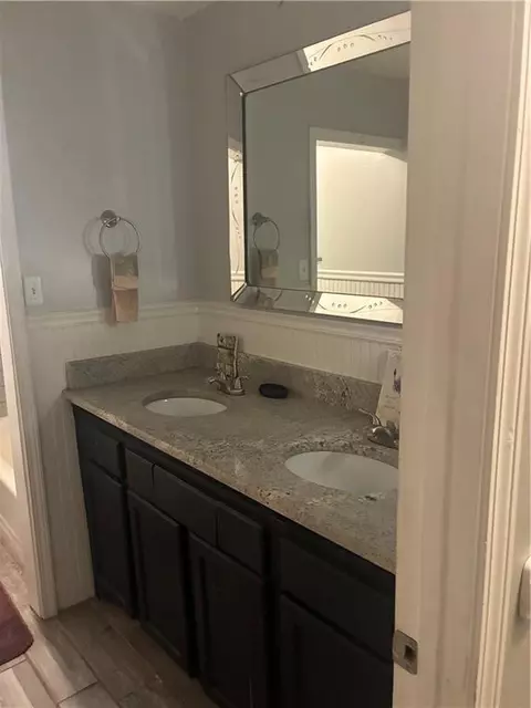 Bath - 2228 Vaughan Dr E, Mobile, AL 36605 photo 2 of 2