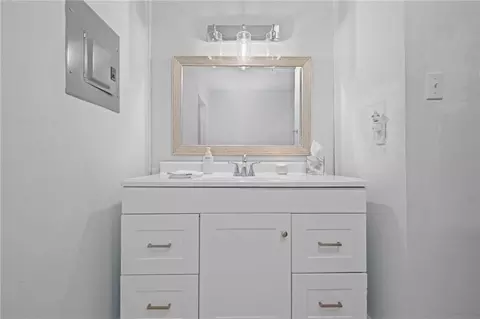 Bath - 101 Overhill Rd, Mobile, AL 36608 photo 5 of 5