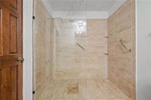 Bath - 101 Overhill Rd, Mobile, AL 36608 photo 2 of 5
