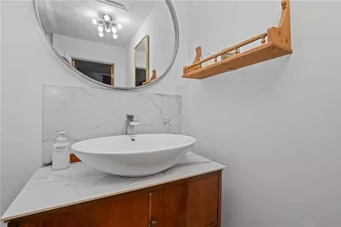 Bath - 101 Overhill Rd, Mobile, AL 36608 photo 3 of 5