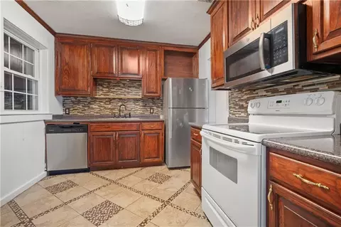 Kitchen - 111 Esplanade Ave, Mobile, AL 36606 photo 1 of 3
