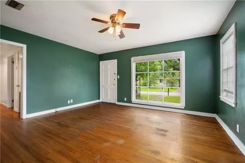 Living - 111 Esplanade Ave, Mobile, AL 36606 photo 1 of 4