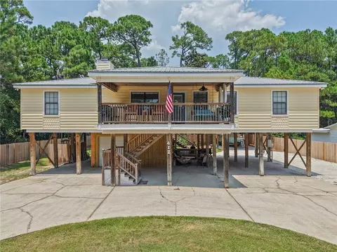 412 Bienville Blvd, Dauphin Island, AL 36528