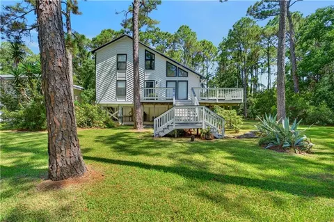 230 Chenault Ave, Dauphin Island, AL 36528