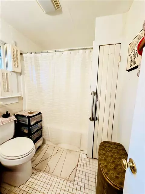 Bath - 2751 Longleaf Dr, Mobile, AL 36693 photo 1 of 5