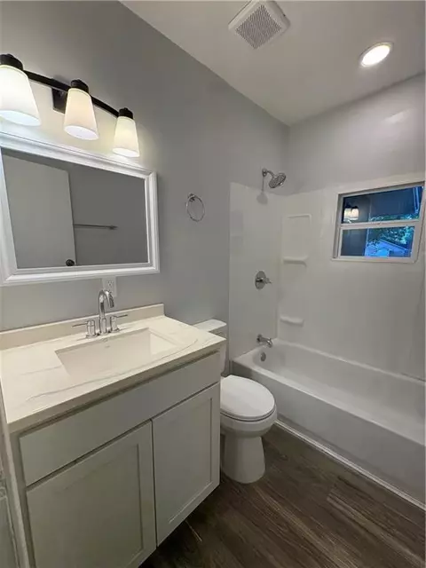 Bath - 509 Avondale Ct, Mobile, AL 36617 photo 1 of 1