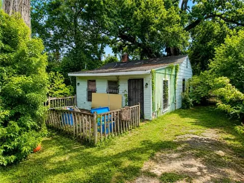 Exterior - 2069 Holmes Dr, Mobile, AL 36605 photo 3 of 3
