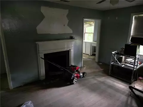 Living - 2069 Holmes Dr, Mobile, AL 36605 photo 3 of 4