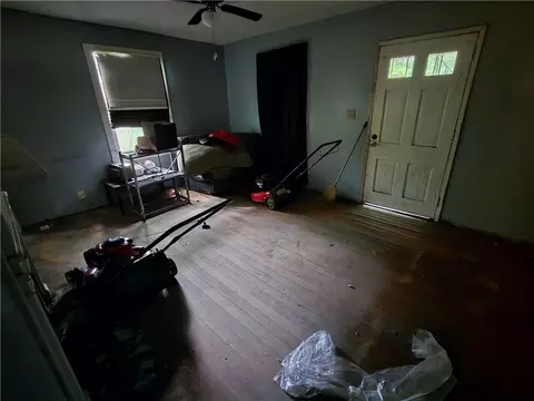 Living - 2069 Holmes Dr, Mobile, AL 36605 photo 4 of 4