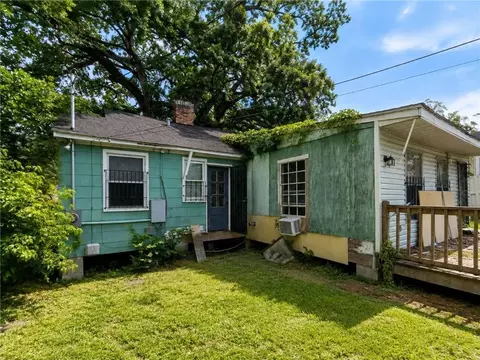 Exterior - 2069 Holmes Dr, Mobile, AL 36605 photo 2 of 3