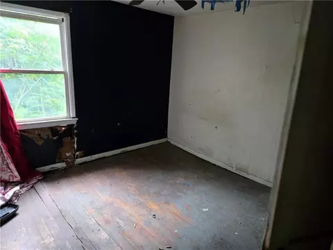 Bedroom - 2069 Holmes Dr, Mobile, AL 36605 photo 2 of 3