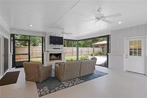 Exterior - 3908 Pembrocke Ave, Mobile, AL 36608 photo 4 of 8