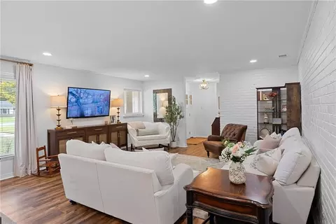 Living - 3908 Pembrocke Ave, Mobile, AL 36608 photo 2 of 2