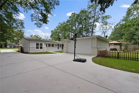 Exterior - 3908 Pembrocke Ave, Mobile, AL 36608 photo 3 of 8