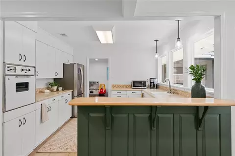 Kitchen - 3908 Pembrocke Ave, Mobile, AL 36608 photo 2 of 3