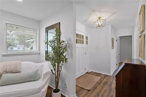 Entry Way - 3908 Pembrocke Ave, Mobile, AL 36608 photo 2 of 2
