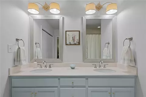 Bath - 3908 Pembrocke Ave, Mobile, AL 36608 photo 1 of 7