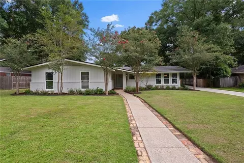Exterior - 3908 Pembrocke Ave, Mobile, AL 36608 photo 2 of 8