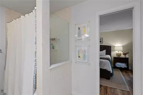 Bath - 3908 Pembrocke Ave, Mobile, AL 36608 photo 3 of 7