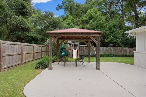 Exterior - 3908 Pembrocke Ave, Mobile, AL 36608 photo 6 of 8