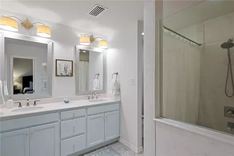 Bath - 3908 Pembrocke Ave, Mobile, AL 36608 photo 2 of 7