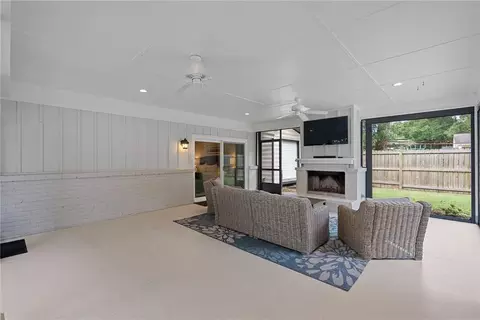 Exterior - 3908 Pembrocke Ave, Mobile, AL 36608 photo 5 of 8