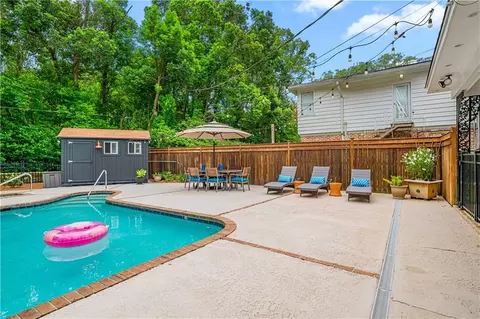 Exterior - 104 Beverly Ct, Mobile, AL 36604 photo 5 of 9