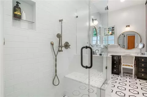 Bath - 104 Beverly Ct, Mobile, AL 36604 photo 3 of 5