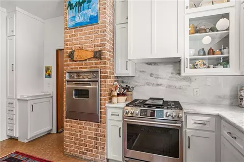 Kitchen - 104 Beverly Ct, Mobile, AL 36604 photo 4 of 5