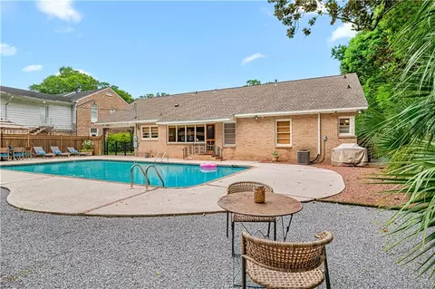 Exterior - 104 Beverly Ct, Mobile, AL 36604 photo 6 of 9