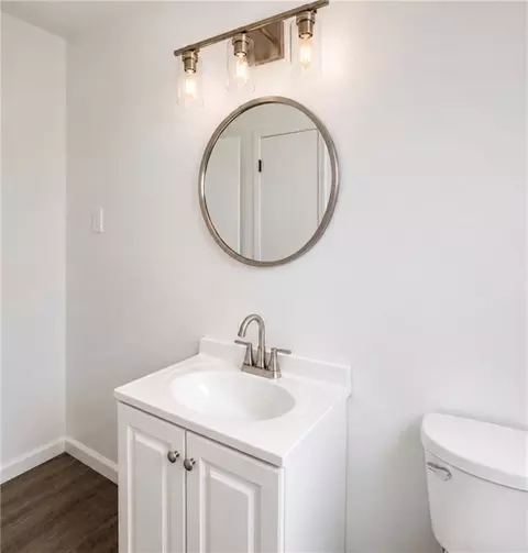 Bath - 1951 Highland Forest Dr, Mobile, AL 36618 photo 1 of 4