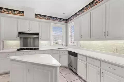 Kitchen - 7596 Willow Cir, Mobile, AL 36695 photo 2 of 4