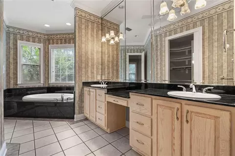 Bath - 7596 Willow Cir, Mobile, AL 36695 photo 2 of 6