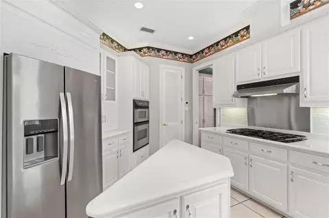 Kitchen - 7596 Willow Cir, Mobile, AL 36695 photo 3 of 4