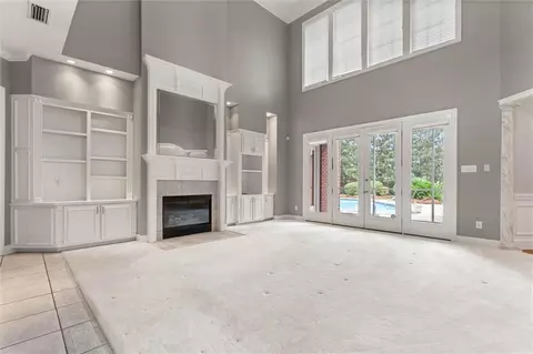 Living - 7596 Willow Cir, Mobile, AL 36695 photo 5 of 9