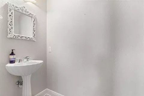 Bath - 7596 Willow Cir, Mobile, AL 36695 photo 4 of 6