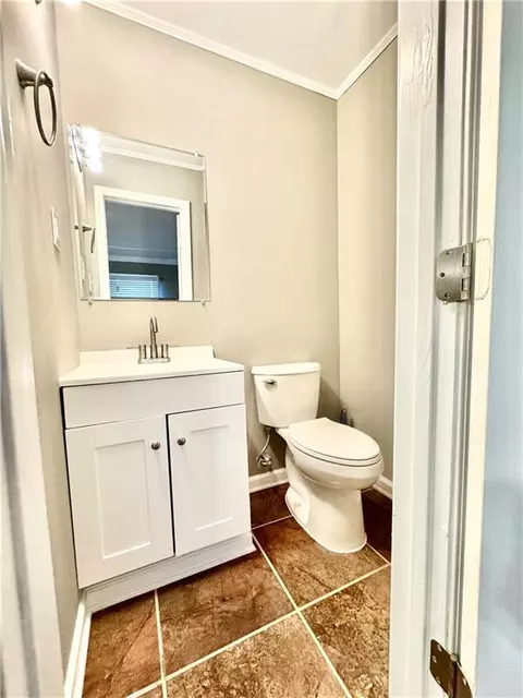 Bath - 363 Schwarz St, Mobile, AL 36617 photo 1 of 2