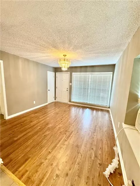 Living - 363 Schwarz St, Mobile, AL 36617 photo 2 of 3