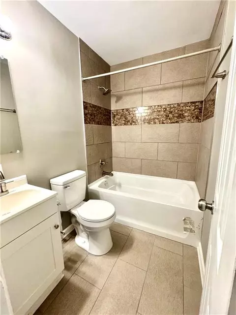 Bath - 363 Schwarz St, Mobile, AL 36617 photo 2 of 2