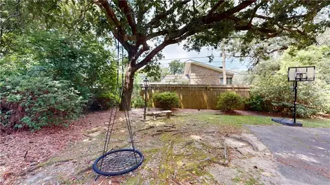 Exterior - 300 Bromley Pl, Mobile, AL 36606 photo 6 of 7