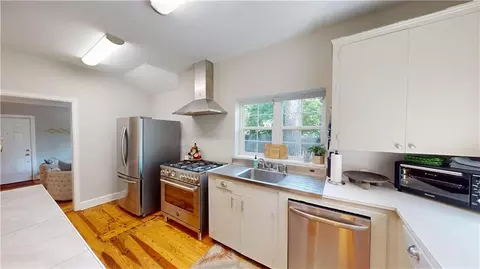 Kitchen - 300 Bromley Pl, Mobile, AL 36606 photo 2 of 3