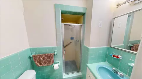 Bath - 300 Bromley Pl, Mobile, AL 36606 photo 3 of 5