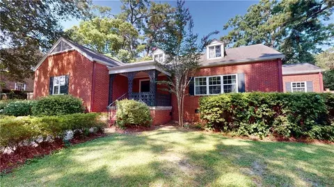 Exterior - 300 Bromley Pl, Mobile, AL 36606 photo 2 of 7
