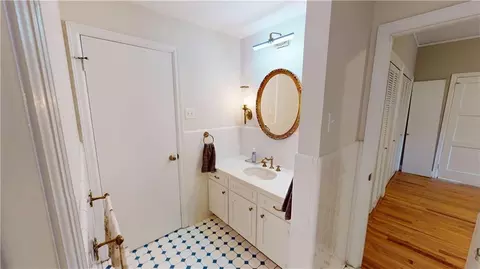 Bath - 300 Bromley Pl, Mobile, AL 36606 photo 5 of 5